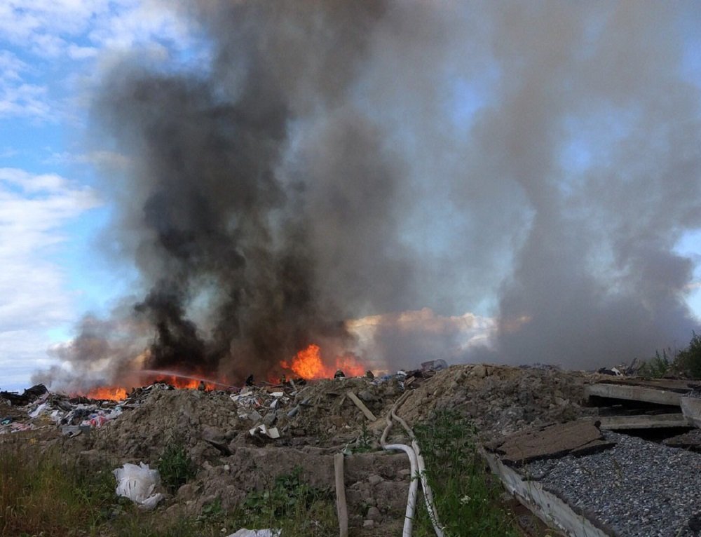 Перед Новым годом жители Нахабино дышали дымом от горящего мусора