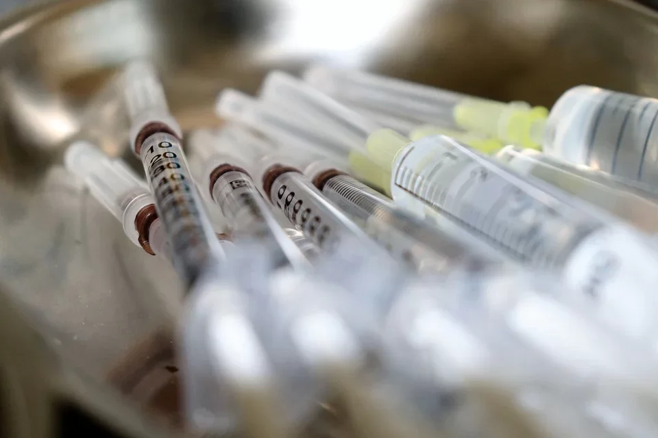 Павел Смоляк: Смольный окончательно запутался в собственной статистике по вакцинации