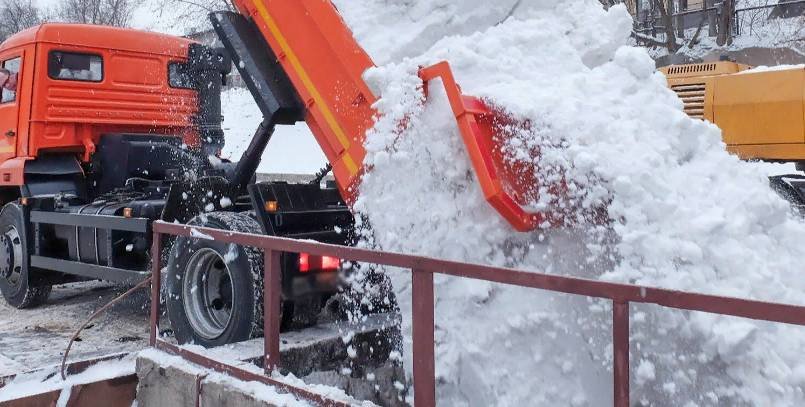 Смольный и Беглов могут вводить в заблуждение  петербуржцев о результатах уборки снега