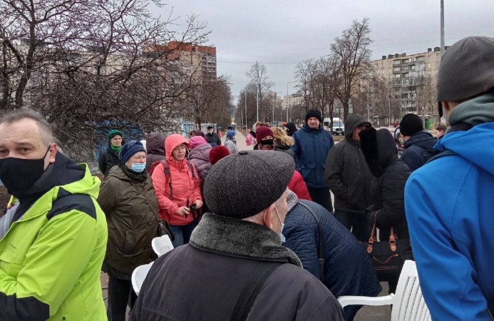 Петербуржцы продолжают бороться за сквер на улице Олеко Дундича