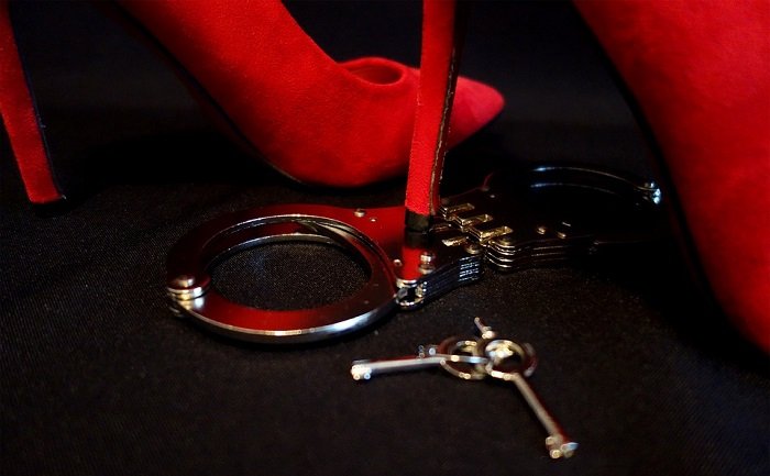 Эротические наручники. Фото с сайта pixabay.com