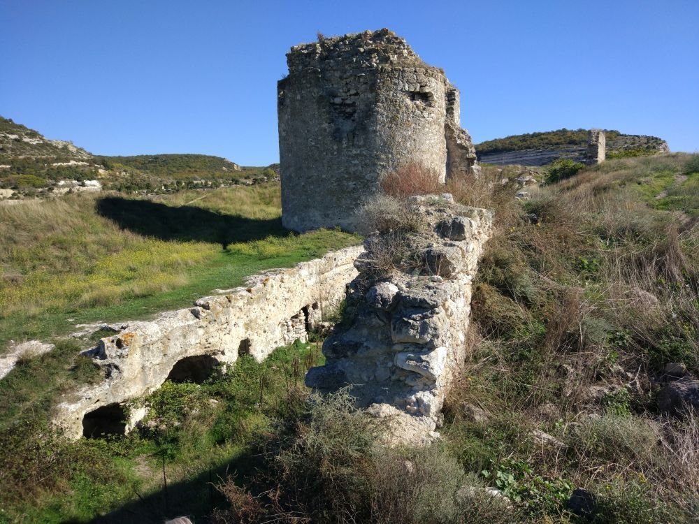 Весенние мотивы феодорийской крепости Каламита
