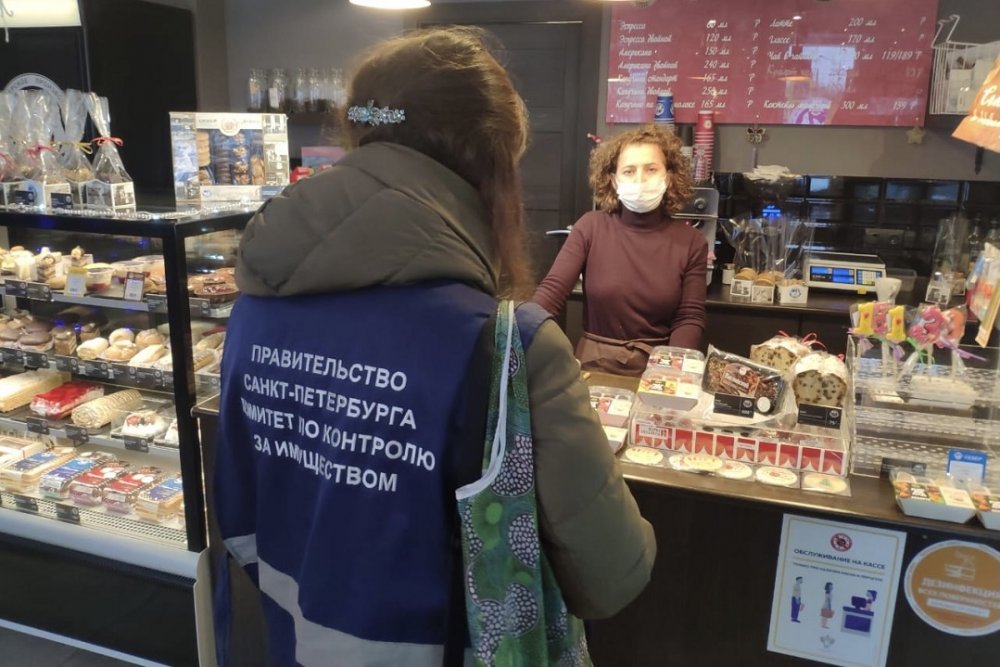 Власти Петербурга продолжают давить на рестораторов, те сопротивляются