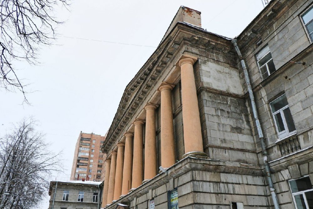 У здания ВНИИБ в Петербурге срочно собирались его защитники