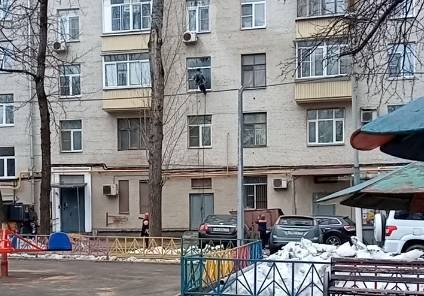 В Москве "Жилищник" вместо реальной помывки фасада провел фотосессию