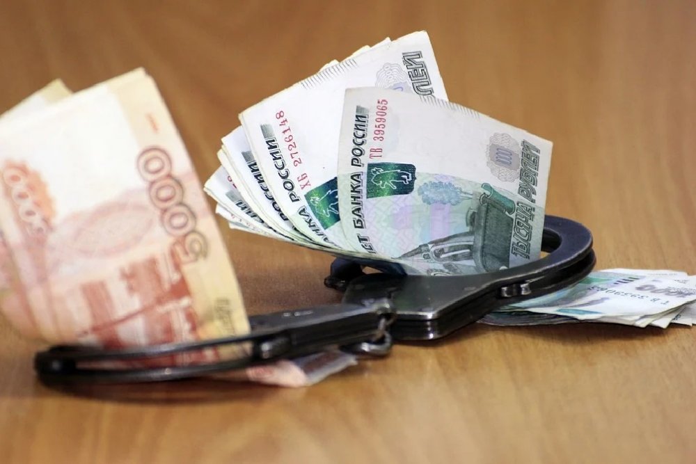 Участковый-коррупционер отделался условным сроком за взятку в двести тысяч рублей