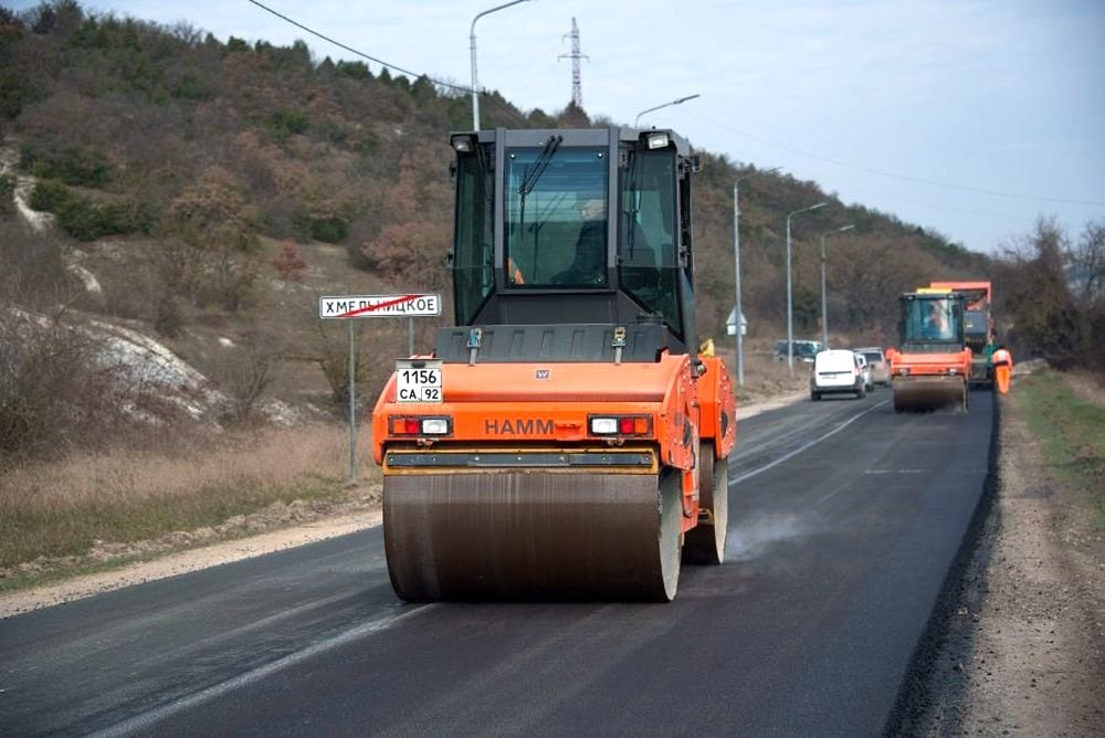 Севастопольские дорожники оперативно отремонтировали три пригородные трассы