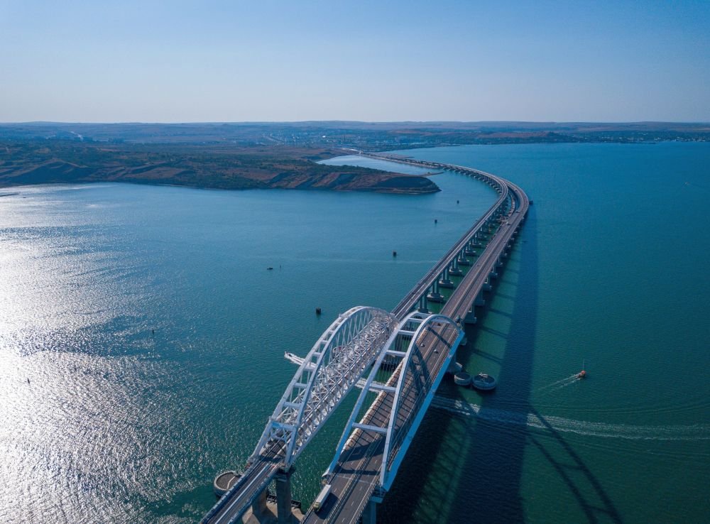 10 уникальных особенностей Крымского моста