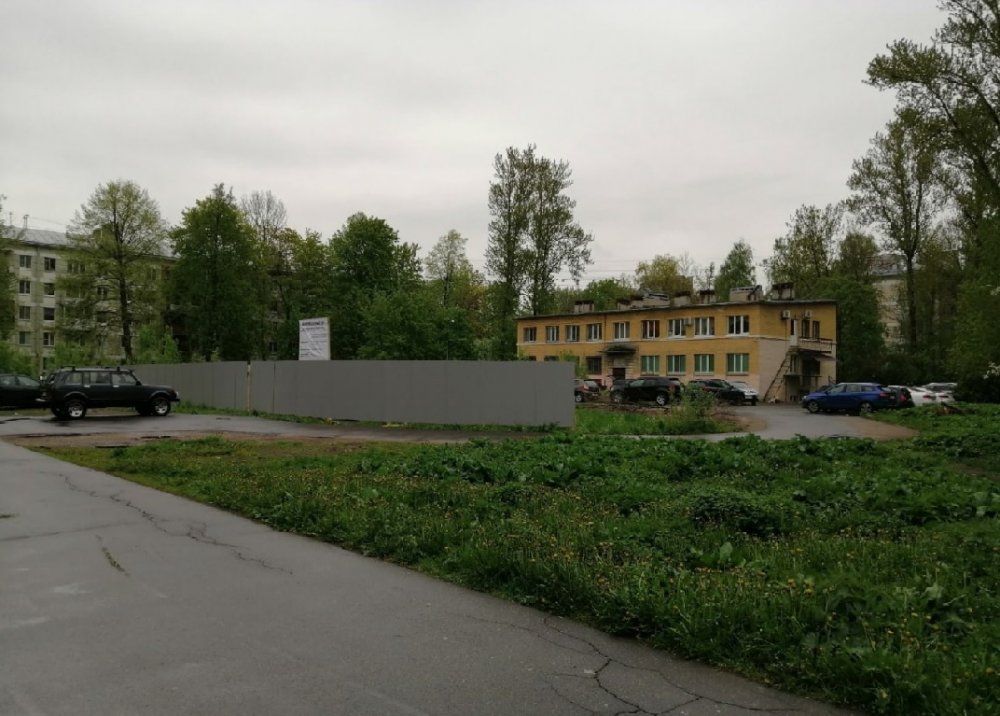 В Петербурге застройщик начал возведение жилой высотки на крошечном участке