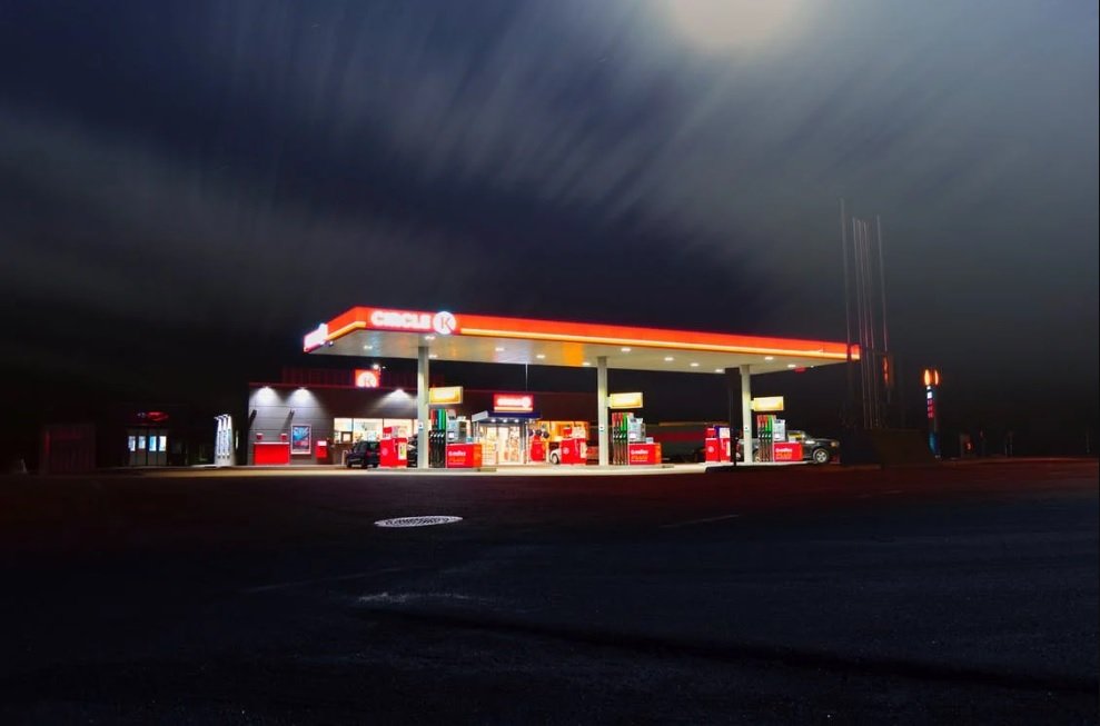 Почему бензин за 4,47 доллара в Миссисипи бьет по карману сильнее, чем бензин за 6,37 доллара в Калифорнии
