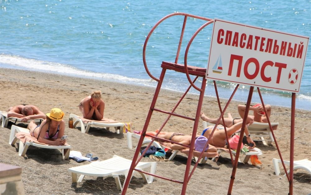 В Севастополе открылся купальный сезон – наплыва отдыхающих пока не наблюдается