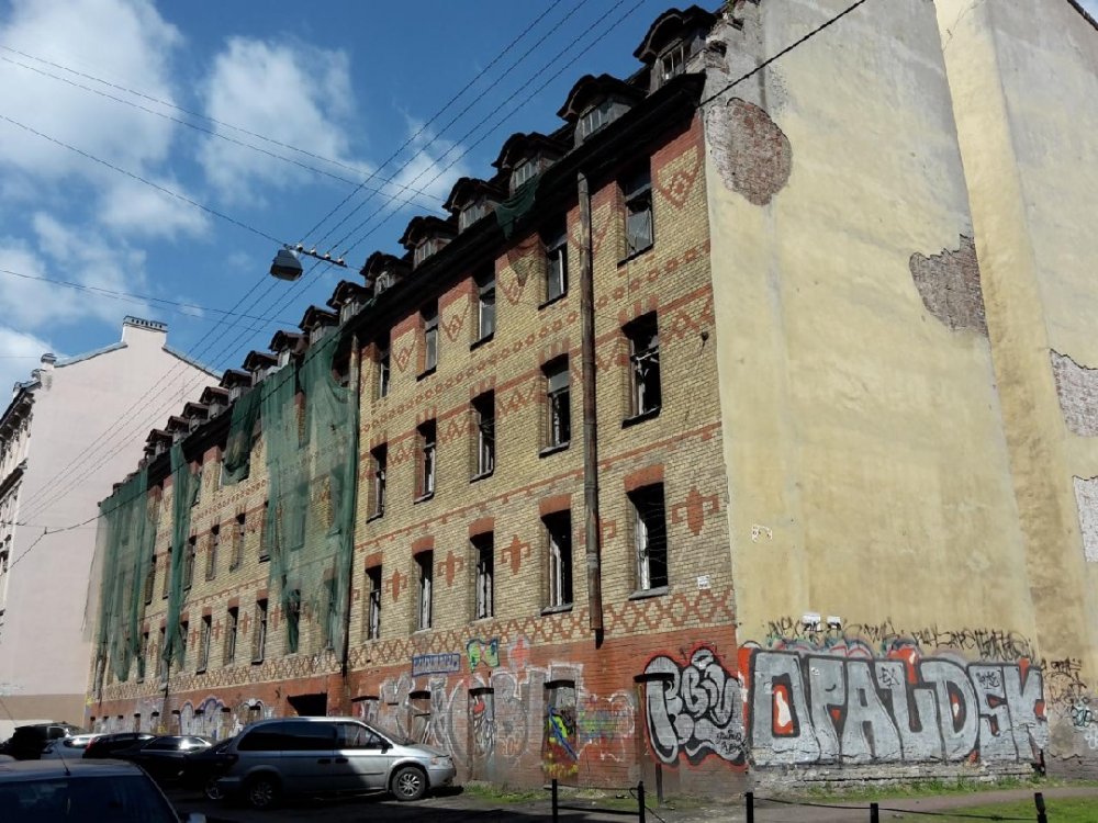 В Петербурге разрушающийся исторический дом наконец-то обрел хозяина
