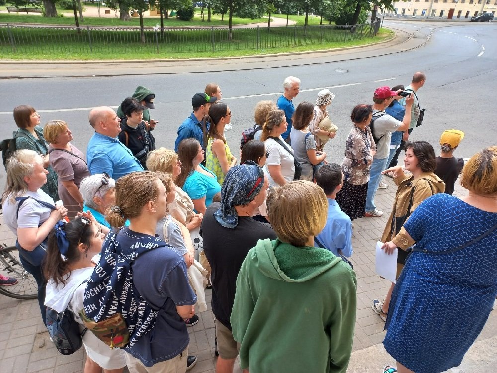 Петербургские градозащитники продолжают экскурсии по памятникам, которым угрожает снос