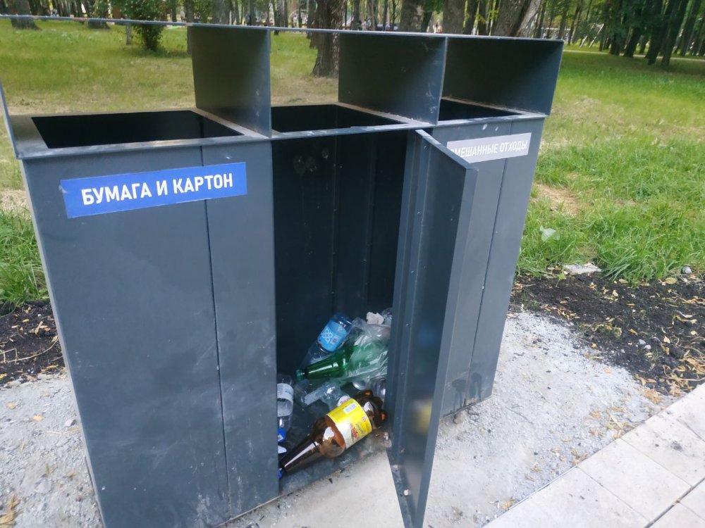 В Солнечногорске имитируют раздельный сбор отходов с помощью надписей на контейнерах