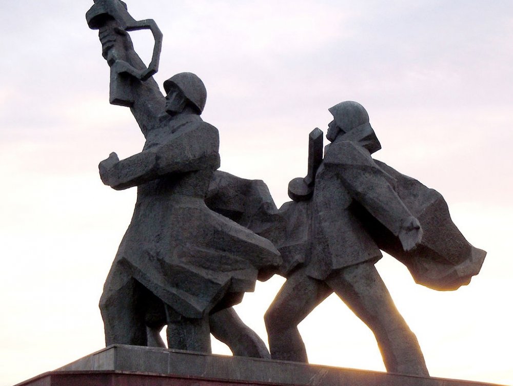 Латвия отказывается отдать Ленобласти приговоренный к сносу монумент советским воинам