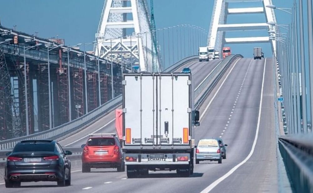 За сутки по Крымскому мосту проехали более 38 тысяч автомобилей