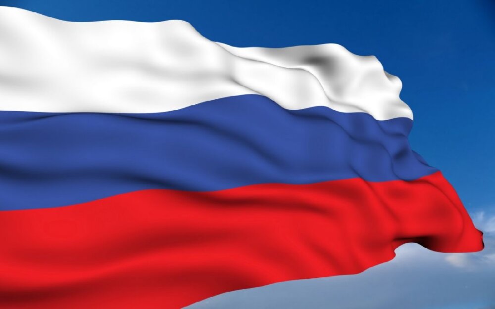 Петербург красочно встречает день, посвященный Российскому флагу