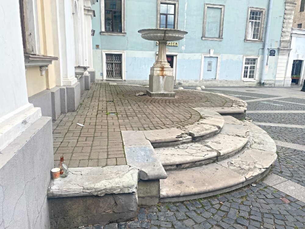 В Петербурге разрушается памятник героическим защитникам полуострова Ханко
