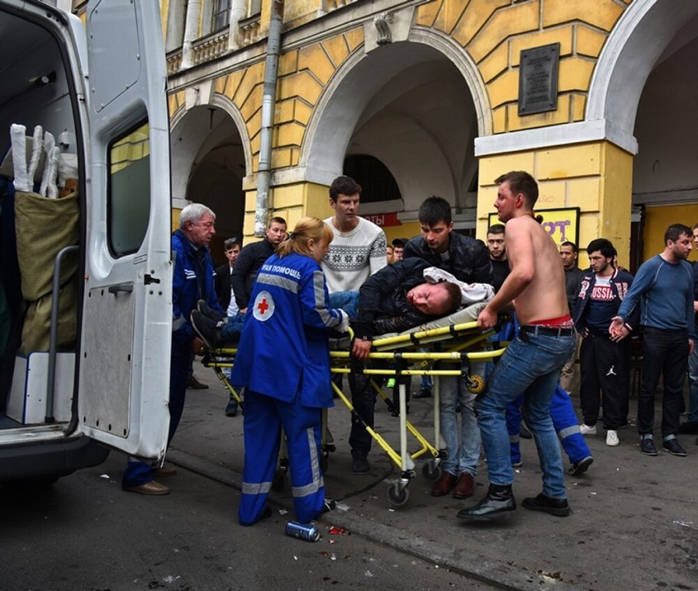 Туристам в центре Петербурга лучше не расслабляться. На Думской улице избивают и стреляют
