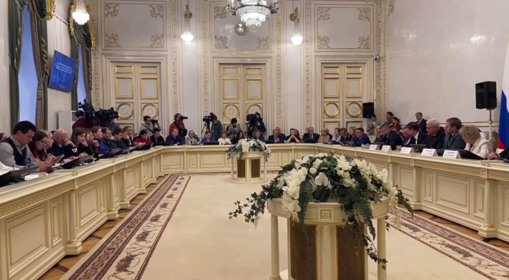 Первое заседание общественного штаба по реновации в Петербурге прошло бурно