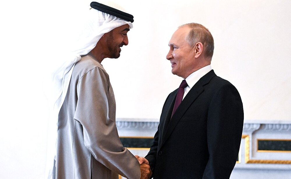 Всего через неделю после резкого сокращения нефтедобычи ОПЕК+ президент ОАЭ встретился с Путиным в России
