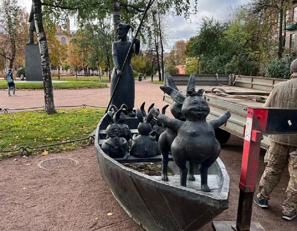 Деда Мазая с зайцами «выгнали» из Москвы в Петербург