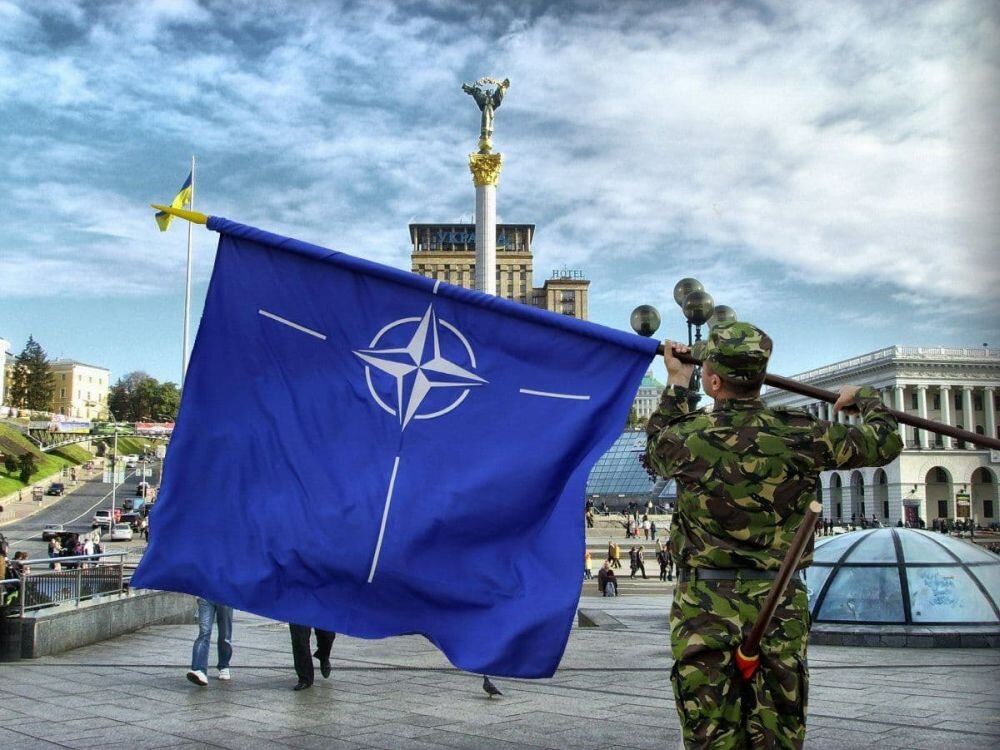 НАТО сейчас имеет все законные основания для оккупации Украины