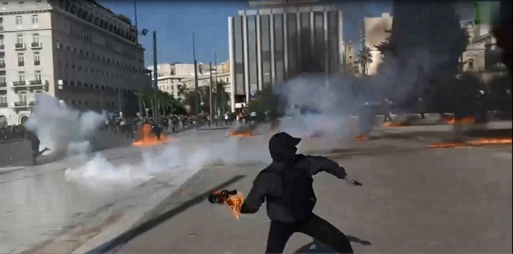 В Греции прошла массовая забастовка и митинги, часть из которых разогнала полиция