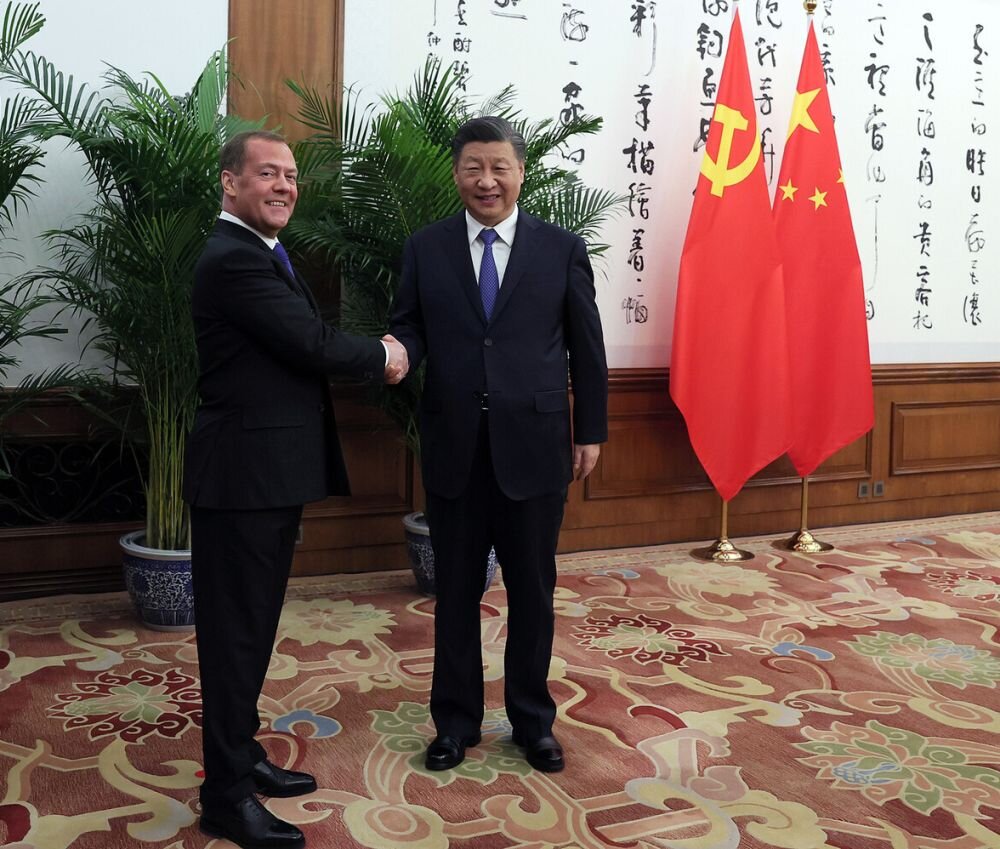 Визит Дмитрия Медведева в Пекин - на пороге важных геополитических решений