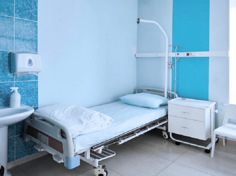 В России выросло число врачей, но стало меньше медсестер и коек в больницах