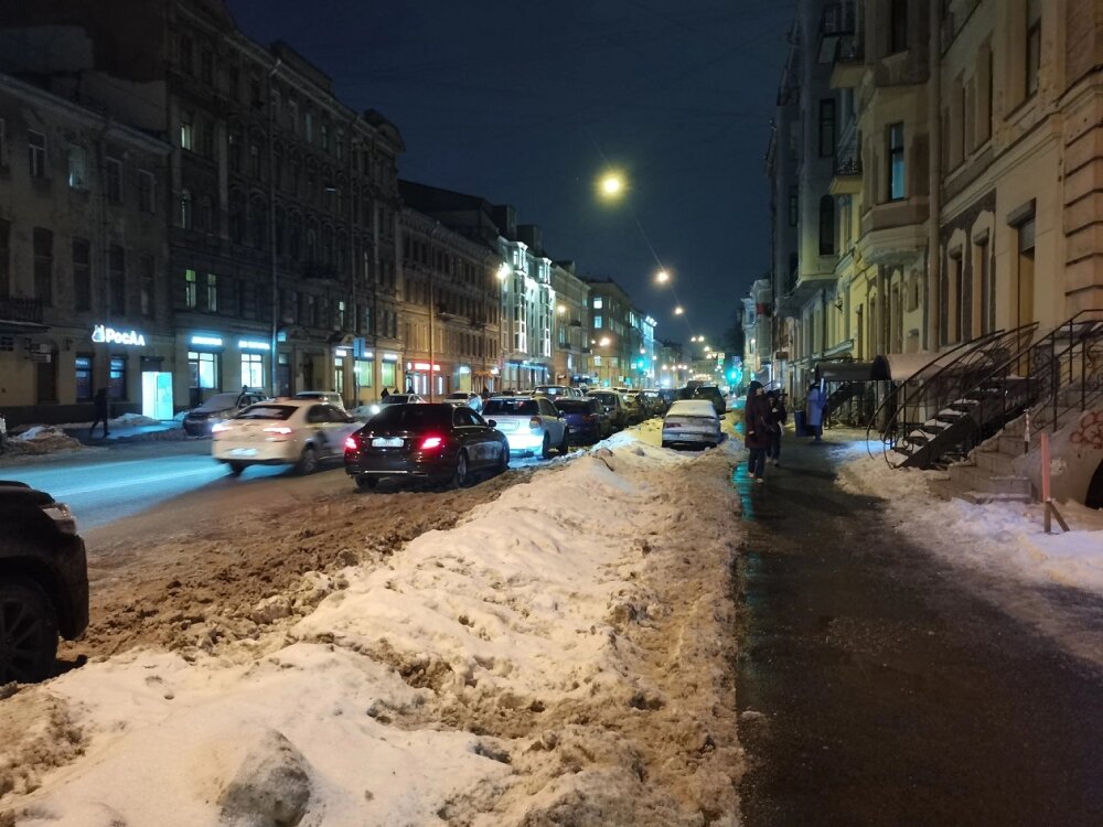 Петербуржцы все-таки заставили Смольный изменить правила платной парковки