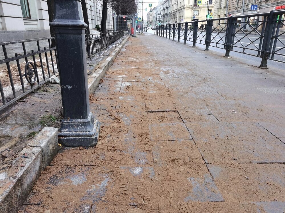 Посередине зимы в центре Петербурга затеяли работы, сделав непроходимой целую улицу