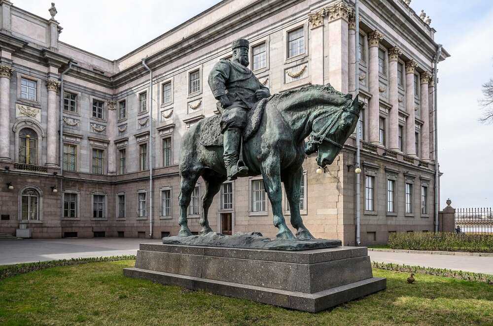 В Санкт-Петербурге отреставрируют императора на коне