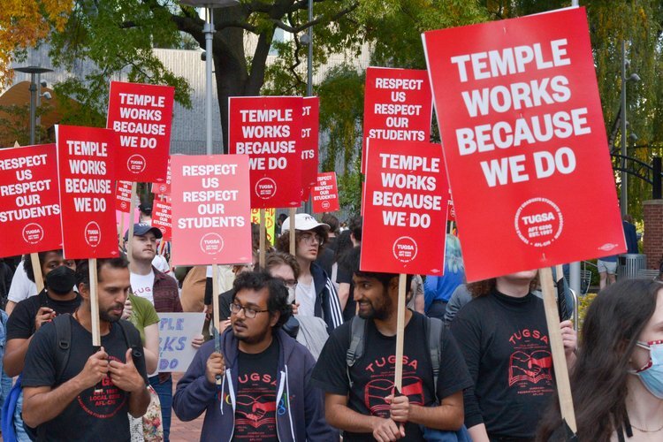 Университет Темпл отреагировал на забастовку своих работающих аспирантов, отменив льготное обучение и направив им счет