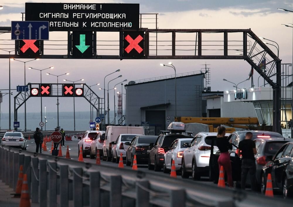 Власти Крыма обещают – летом пробок на подходах к Крымском мосту не будет