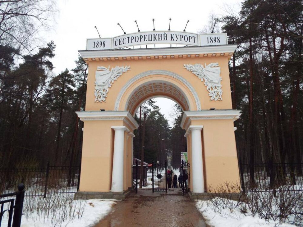 В Петербурге все-таки начали сносить здание исторического санатория