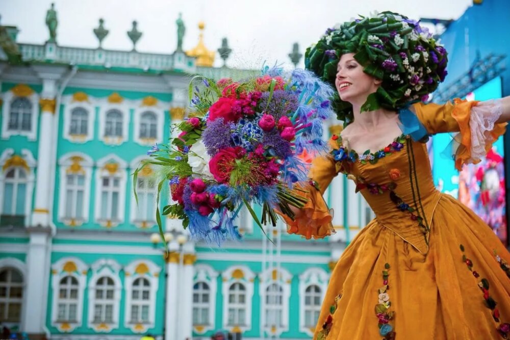 Туризм в Петербурге «поднимается с колен», но до прежнего уровня пока далеко