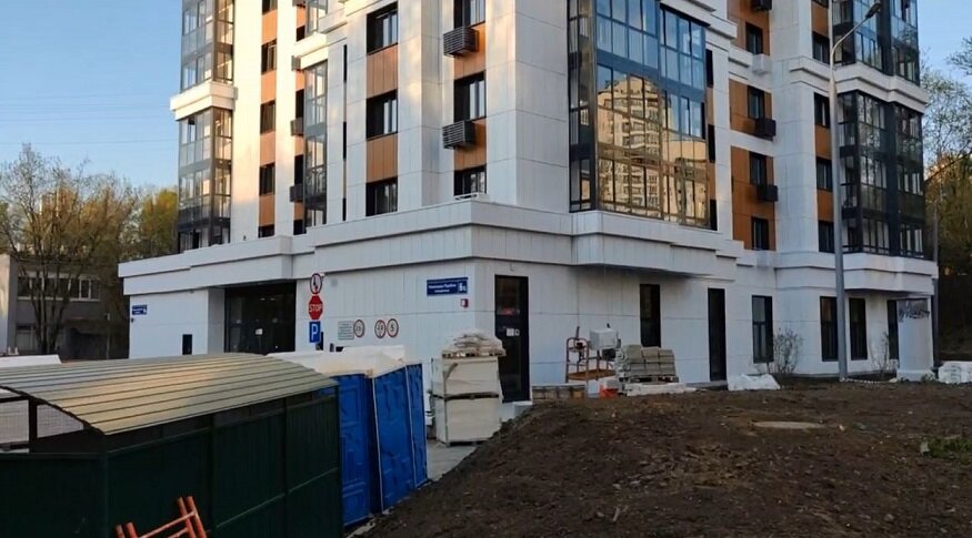 В московском районе Хорошёво-Мнёвники построили дом на заболоченной почве