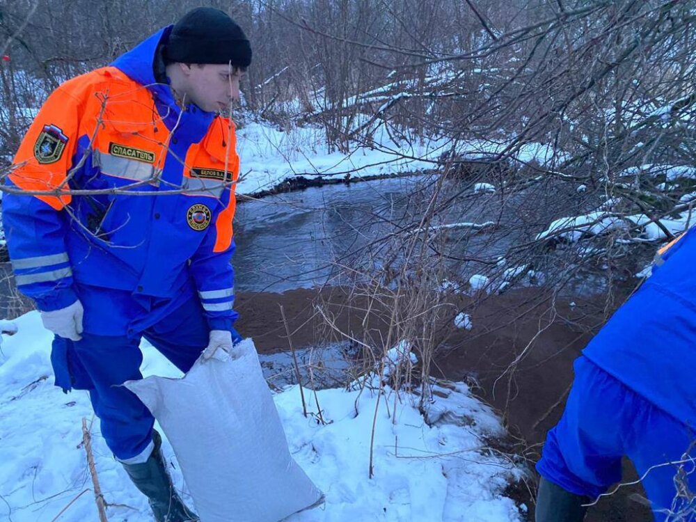 В Ленинградской области «нефтяные следы» привели экомилицию к отравителям реки