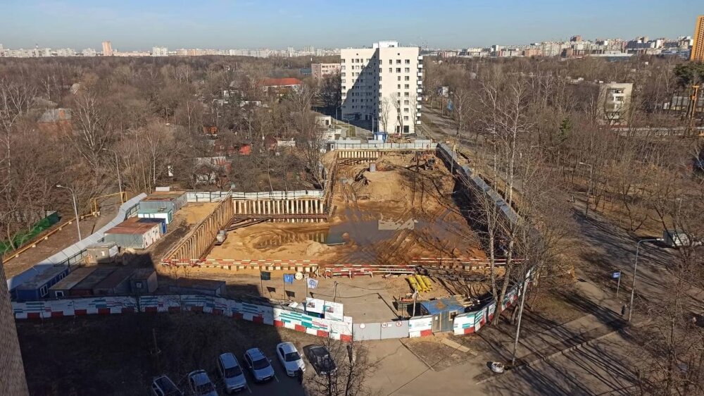 Очередной реновационный московский дом строят на зыбкой заболоченной почве