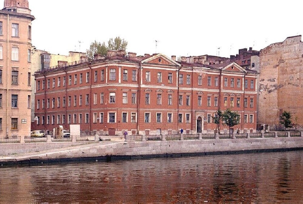 В Петербурге на торгах продан заброшенный исторический дом