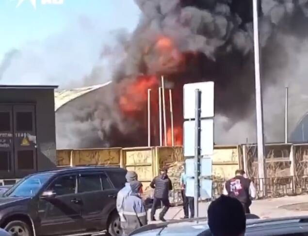 В Невском районе Петербурга три часа бушевал пожар