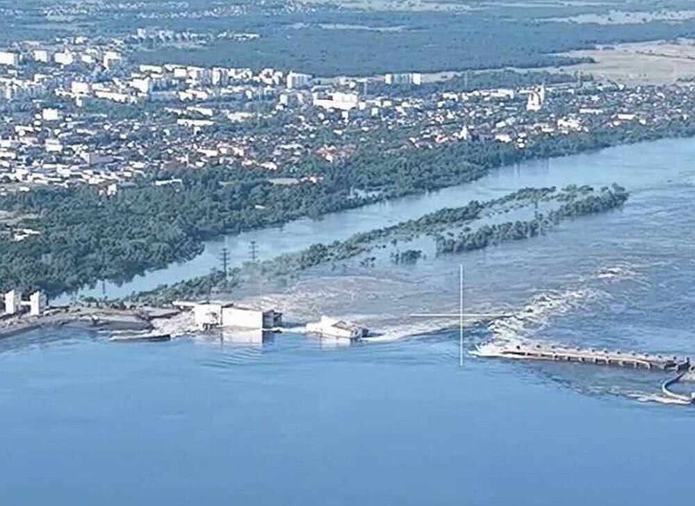 Верхняя часть плотины Каховской ГЭС разрушена – изменения в оперативной обстановке на Южном направлении неизбежны