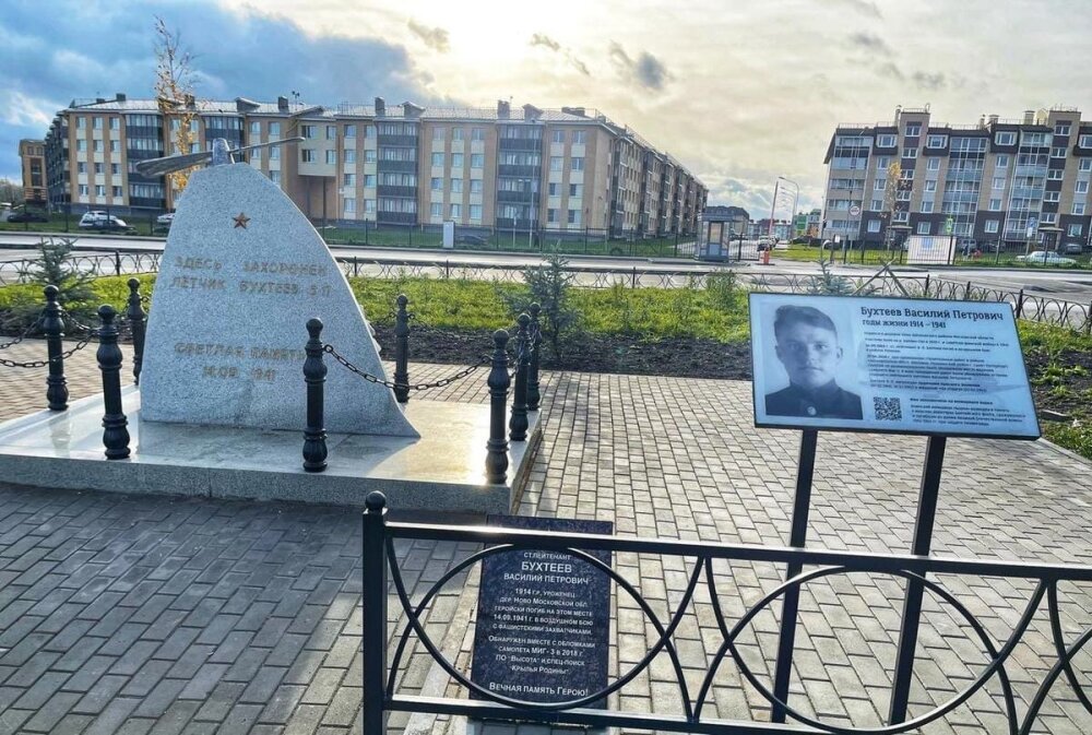 Петербуржцы требуют от Смольного устроить мемориальный сквер в честь героя-летчика