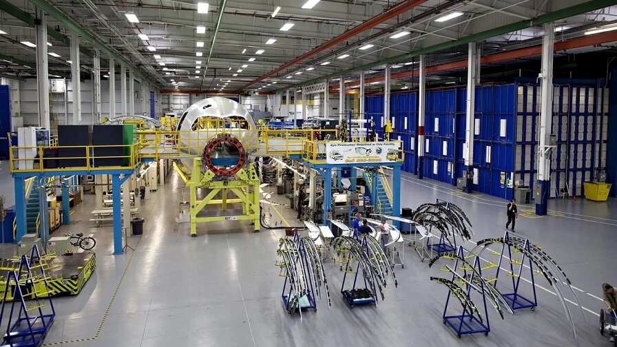 Голосование рабочих за забастовку привело к закрытию завода главного поставщика «Boeing»