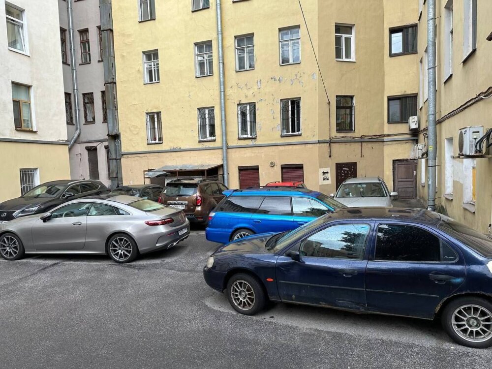 Проблемы платной парковки в Петербурге: когда правая рука не знает, что делает левая