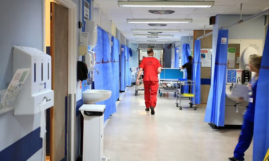 Забастовки врачей-консультантов в Англии привели к остановке плановой медпомощи