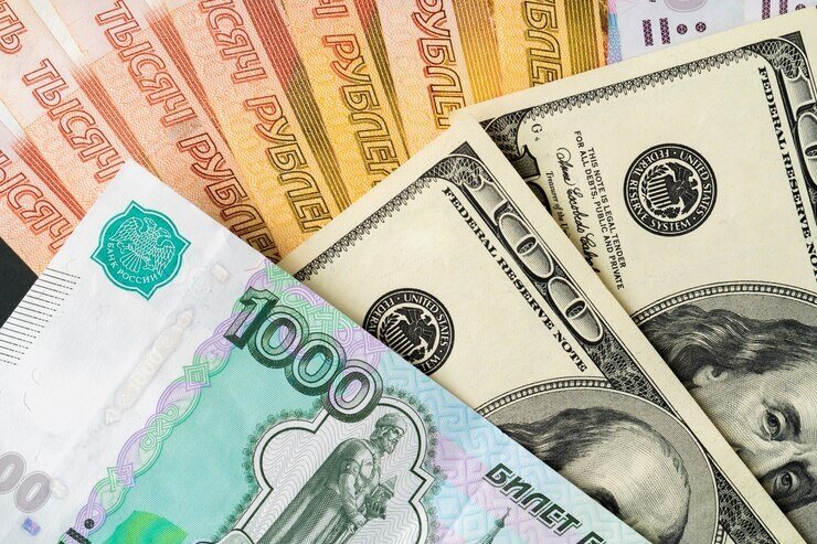 В ответ на заметное падение курса рубля российский ЦБ резко повысил базовую ставку