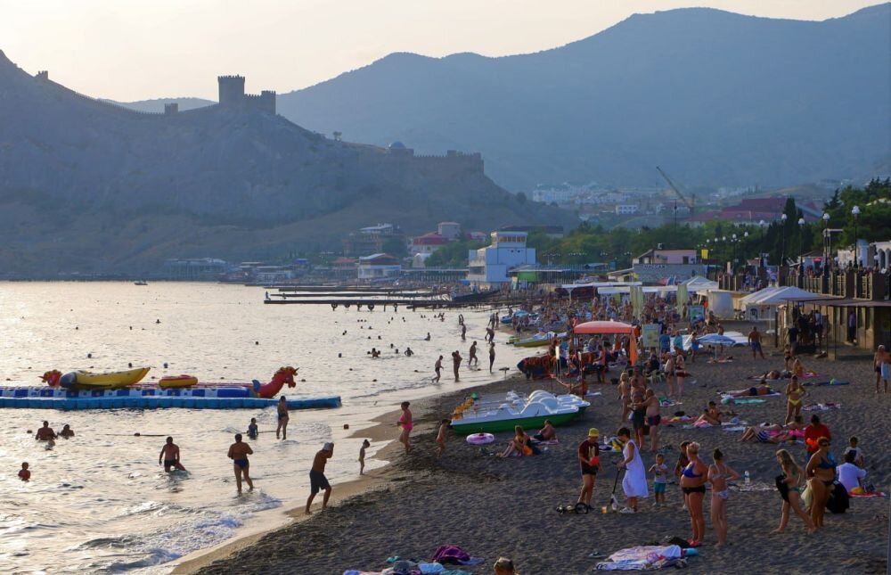 Почти 3.8 миллионов туристов посетили Крым с января по август текущего года