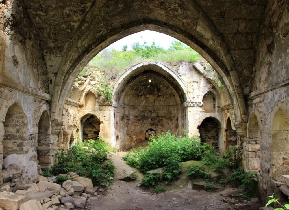 За пределами туристических троп – древний храм Сурб Егия в Крыму
